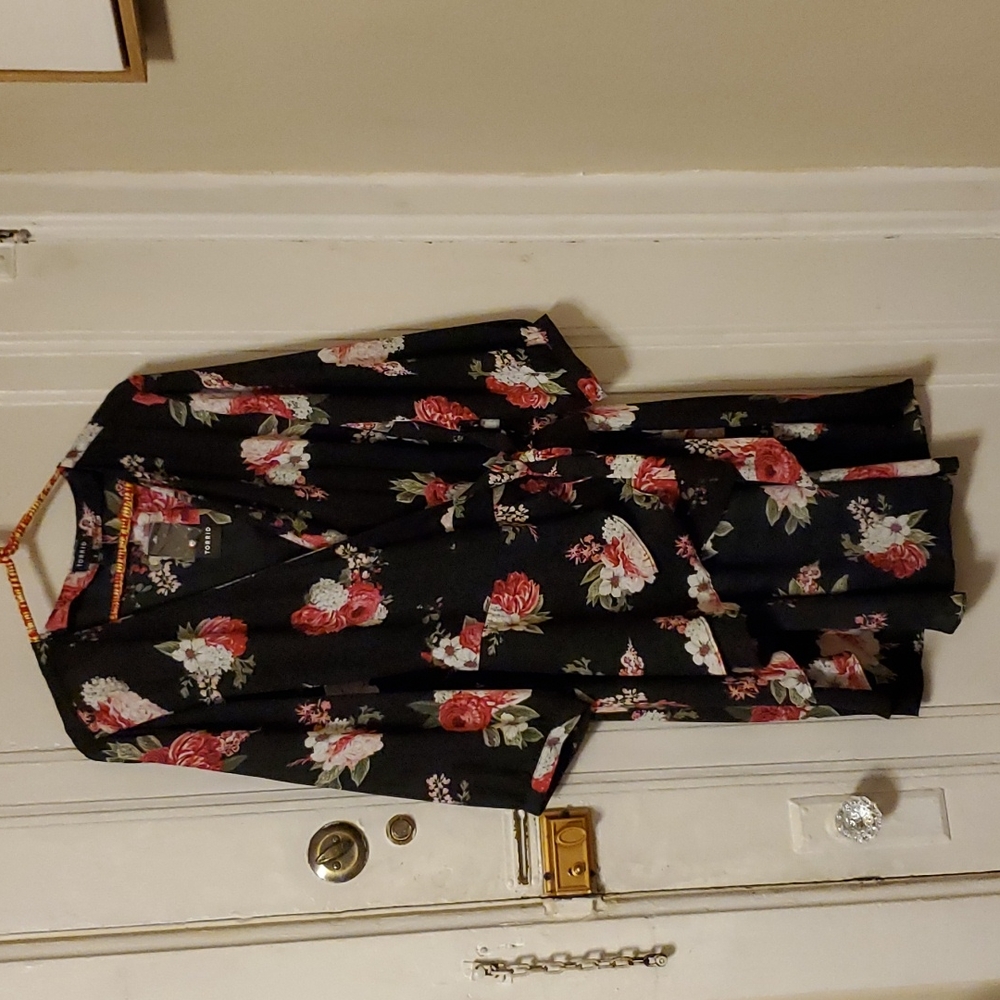 Torrid floral wrap blouse